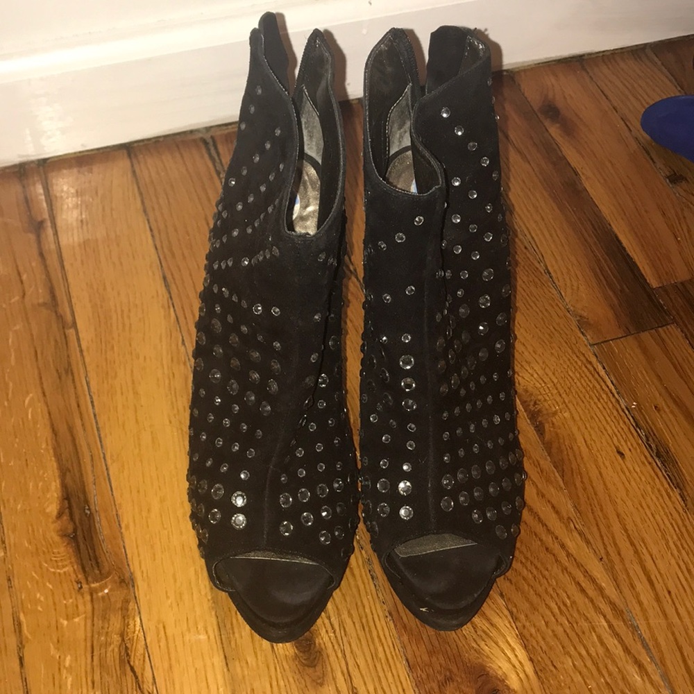 Peep toe bootie